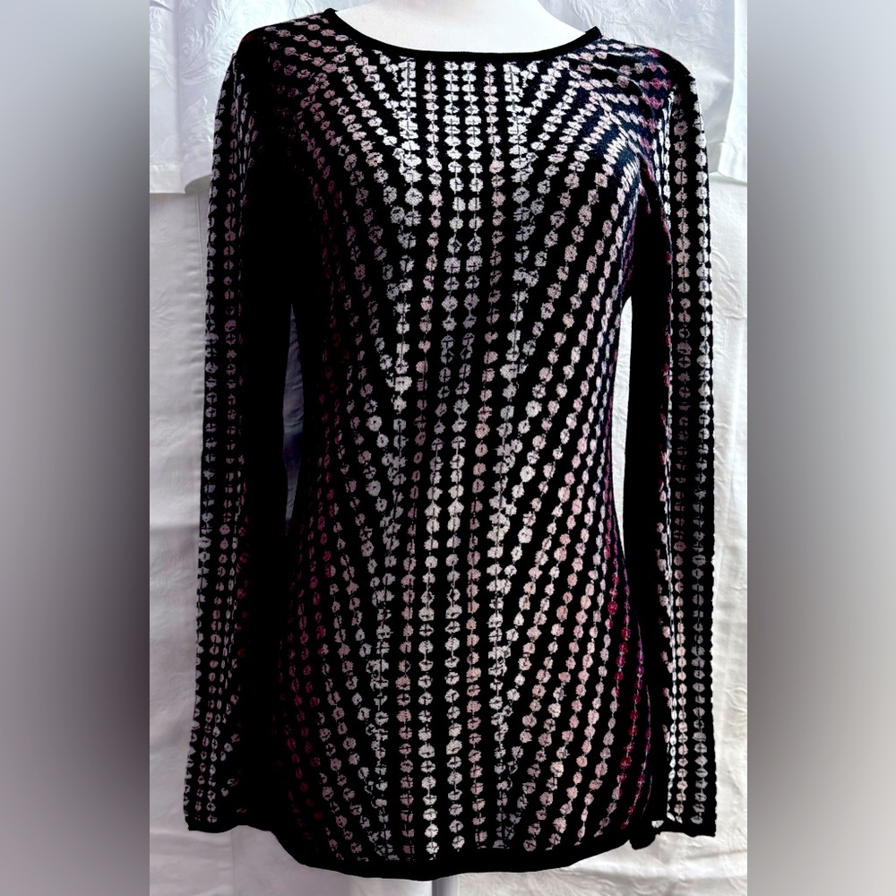 Chic Black and White Patterned Women’s Top